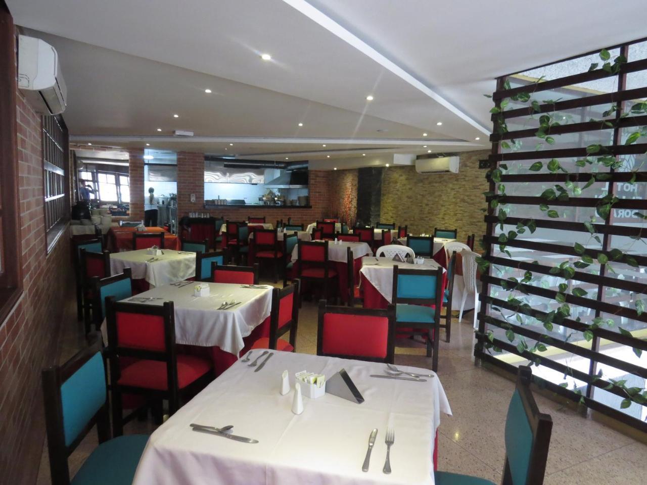 בוקארמנגה Hotel Leon Dorado מראה חיצוני תמונה