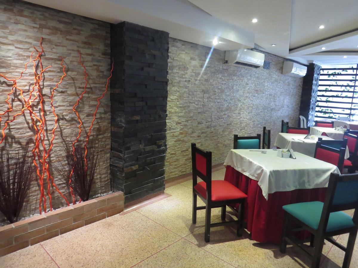 בוקארמנגה Hotel Leon Dorado מראה חיצוני תמונה