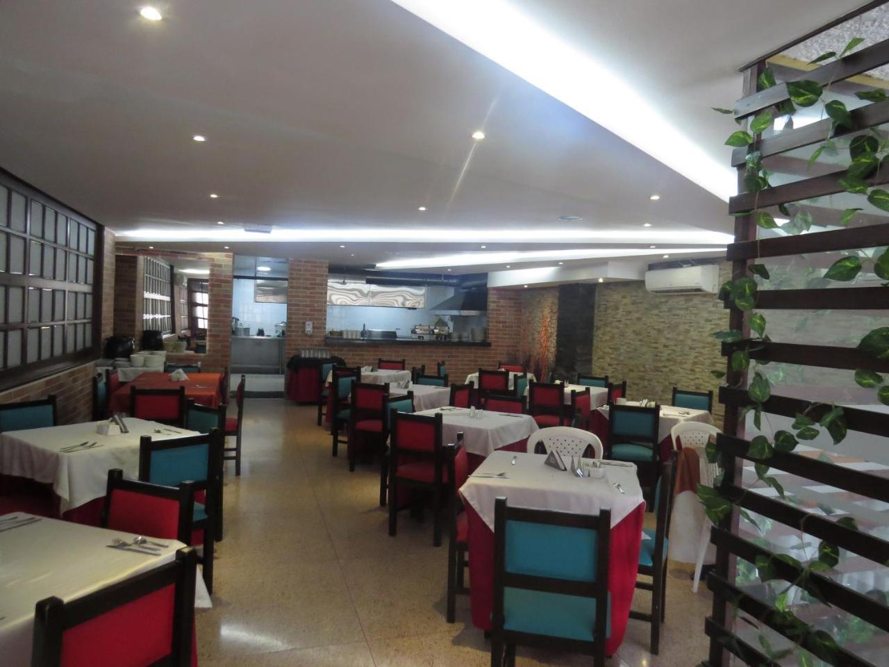 בוקארמנגה Hotel Leon Dorado מראה חיצוני תמונה