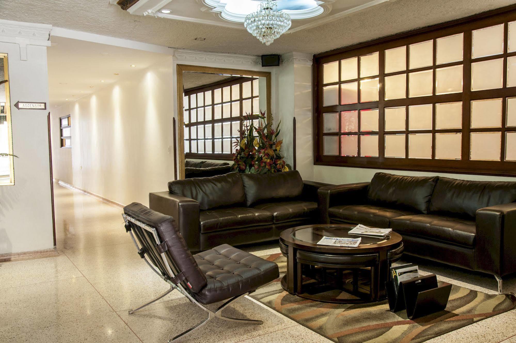 בוקארמנגה Hotel Leon Dorado מראה חיצוני תמונה