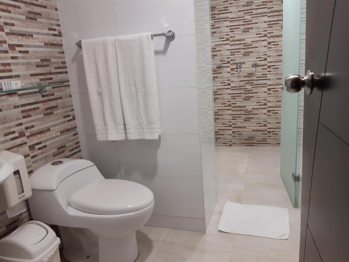בוקארמנגה Hotel Leon Dorado חדר תמונה